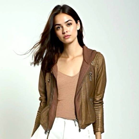 Lock and Love Jacket Size Large 
This jacket is an exceptional choice. - Picture 1 of 4